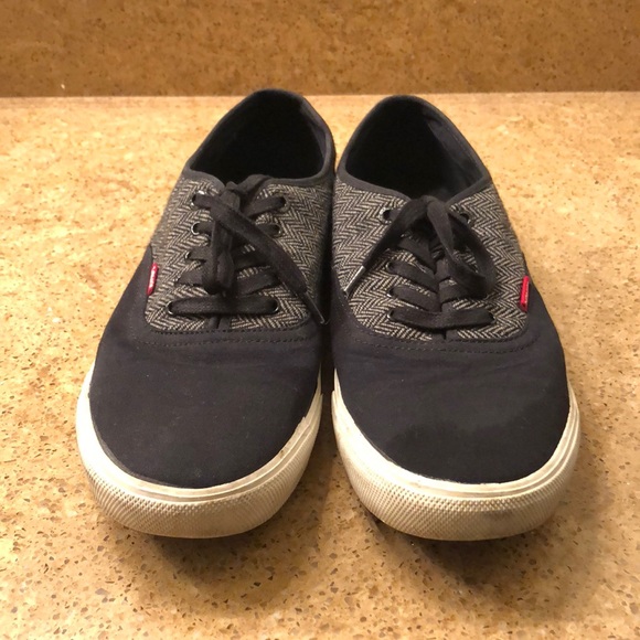 Black and grey Levi’s shoes. Size 13. - Picture 2 of 4